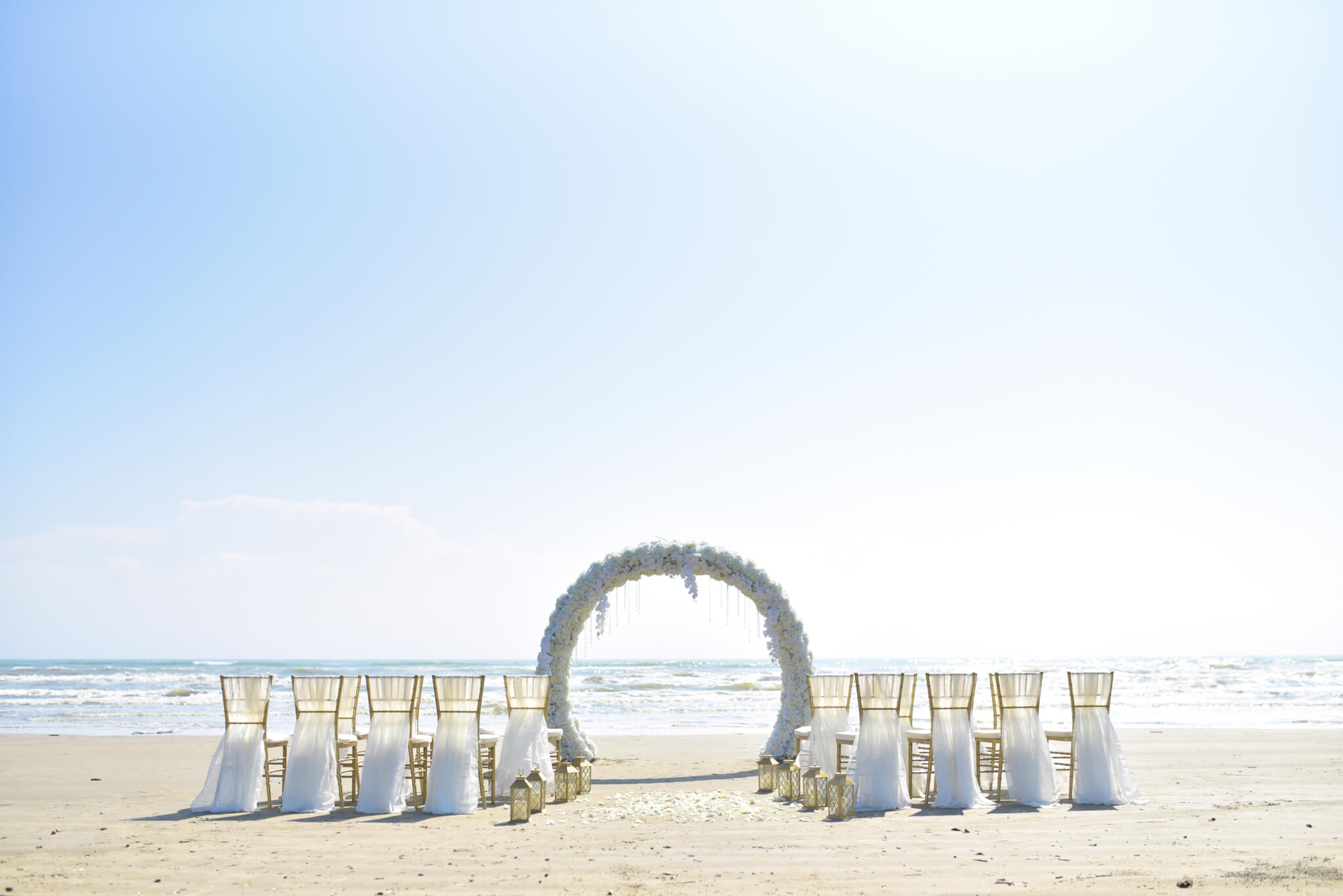 Galveston Intimate Wedding Setup – Circle Wedding Arch