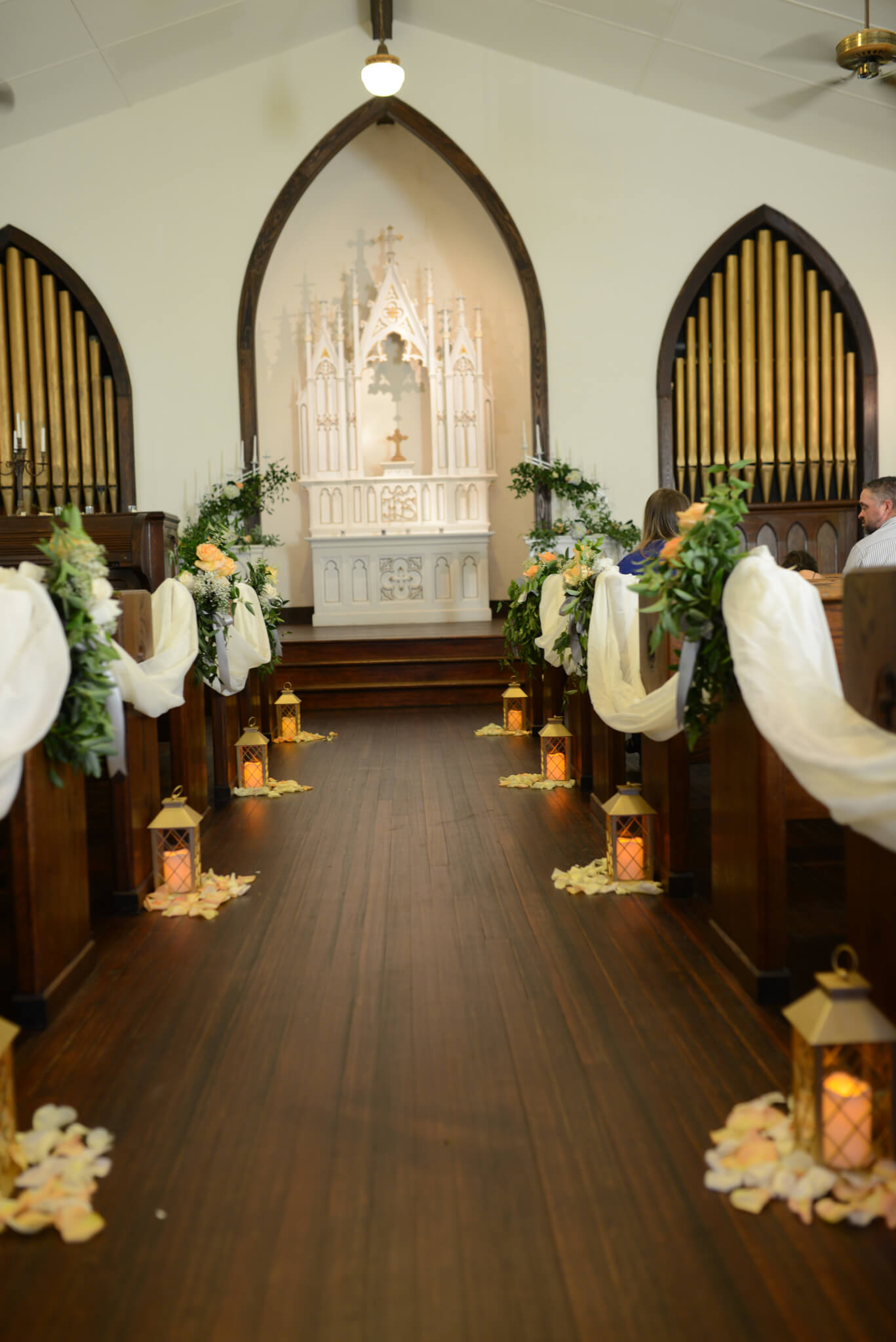 Galveston Intimate Wedding Setup – Chapel Greenery