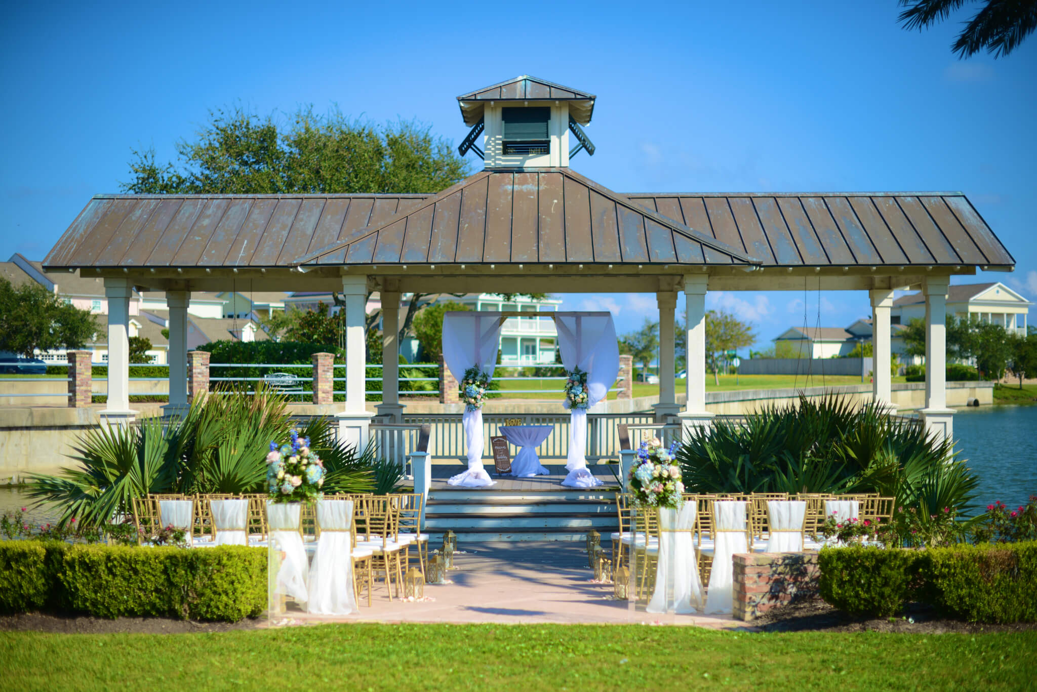 Galveston Intimate Wedding Setup – Natural Wooden Arch